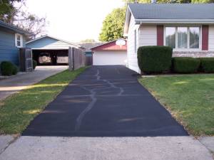 Picture of asphalt driveway sealer applied by Waddill Services, LLC in Des Moines, Iowa 4