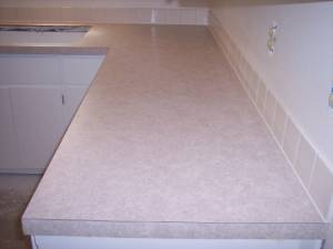 Picture of laminate countertop and ceramic tile installed by Waddill Services, LLC in Des Moines, Iowa 2