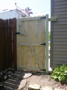 Picture of wood gate built by Waddill Services, LLC in Des Moines, Iowa 1