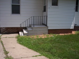 Picture of steps and fence installed by Waddill Services, LLC in Des Moines, Iowa 1