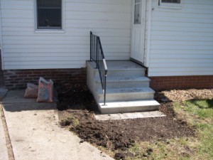 Picture of steps and fence installed by Waddill Services, LLC in Des Moines, Iowa 2
