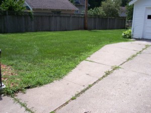 Picture of steps and fence installed by Waddill Services, LLC in Des Moines, Iowa 3